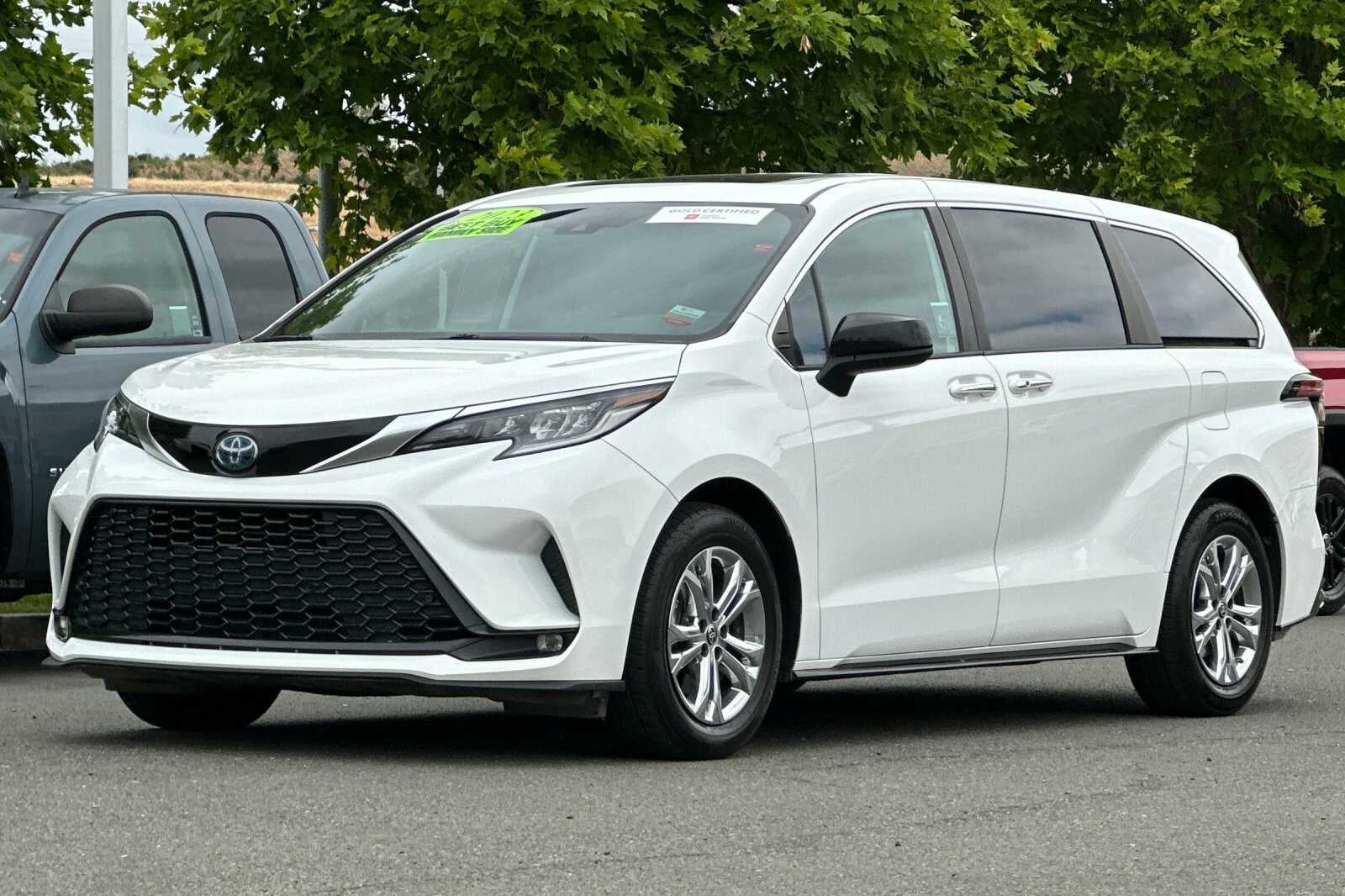 2023 Toyota Sienna XSE 4D Passenger Van
