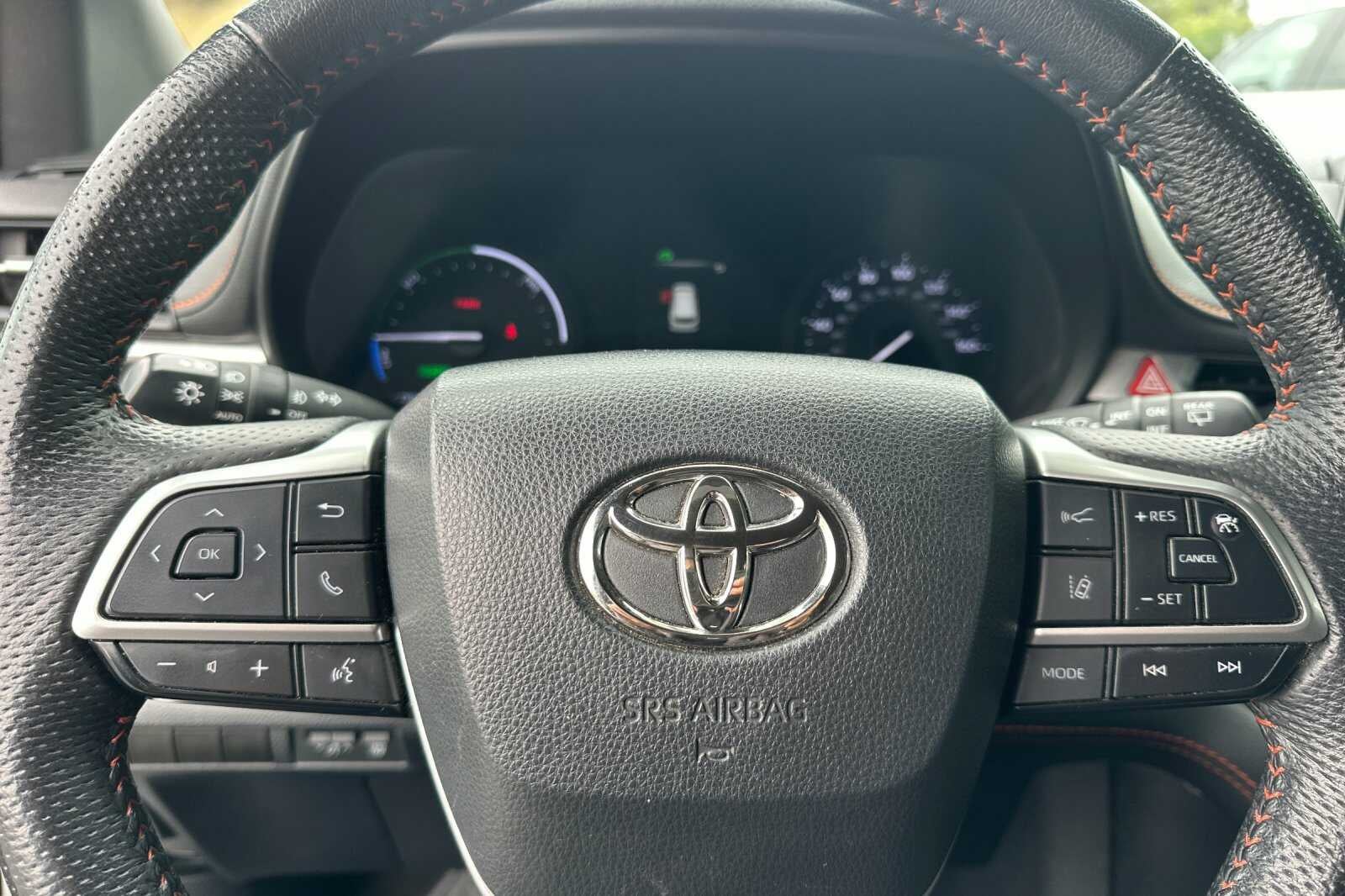 2023 Toyota Sienna XSE 4D Passenger Van