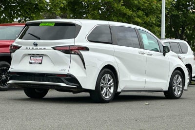 2023 Toyota Sienna XSE 4D Passenger Van