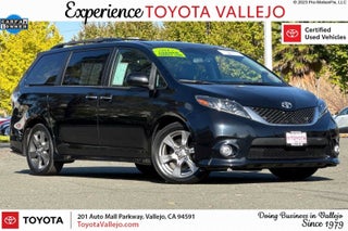 2017 Toyota Sienna SE Premium 4D Passenger Van