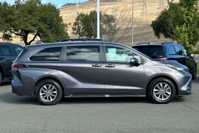 2022 Toyota Sienna XLE