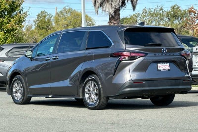 2022 Toyota Sienna XLE