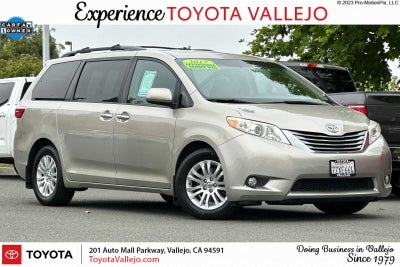 2017 Toyota Sienna XLE 4D Passenger Van