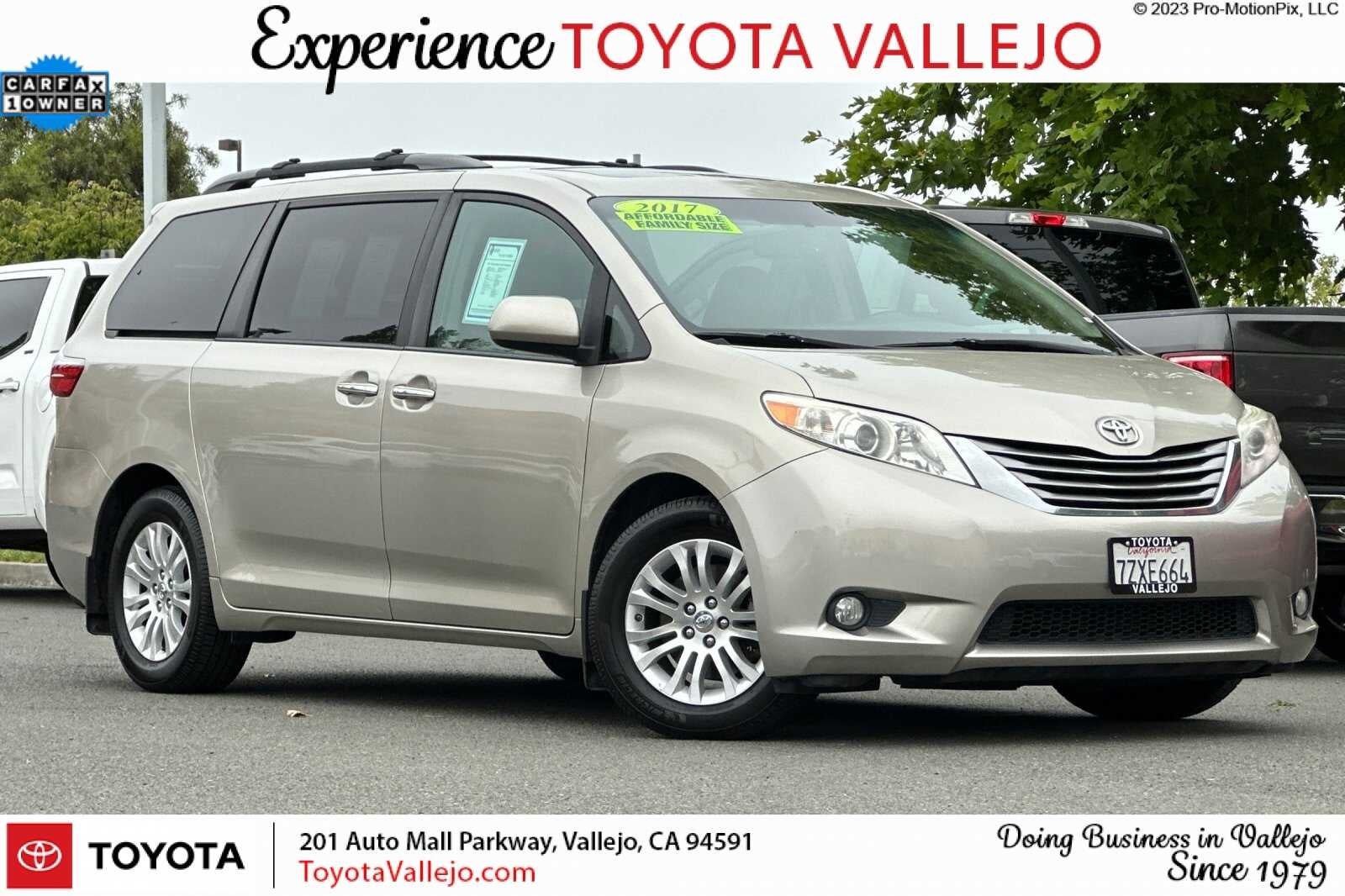 2017 Toyota Sienna XLE 4D Passenger Van