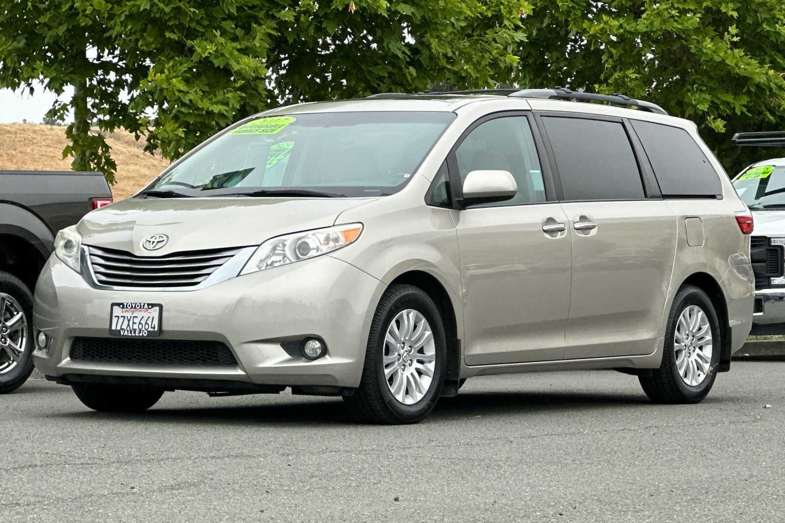 2017 Toyota Sienna XLE 4D Passenger Van