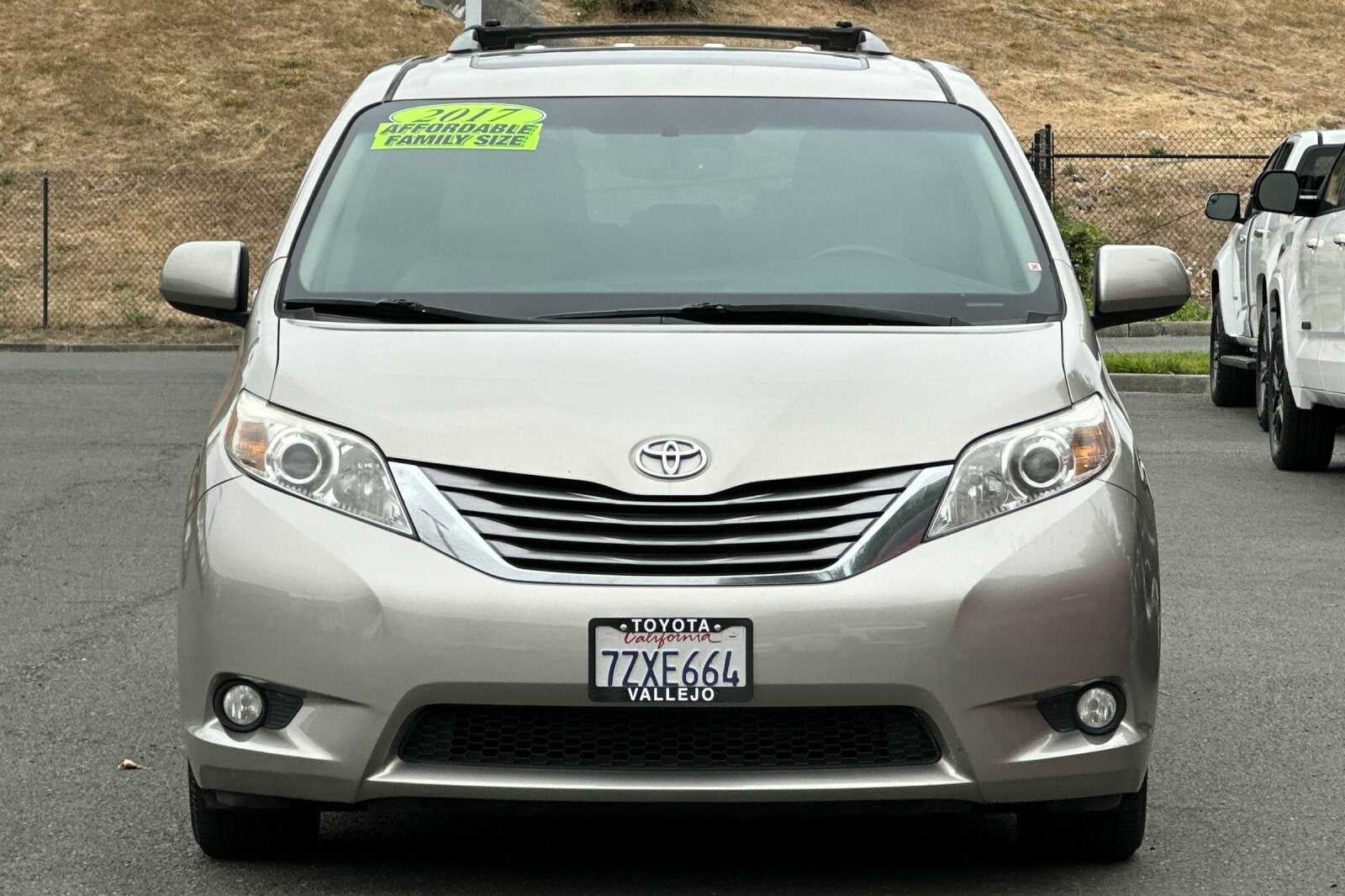 2017 Toyota Sienna XLE 4D Passenger Van