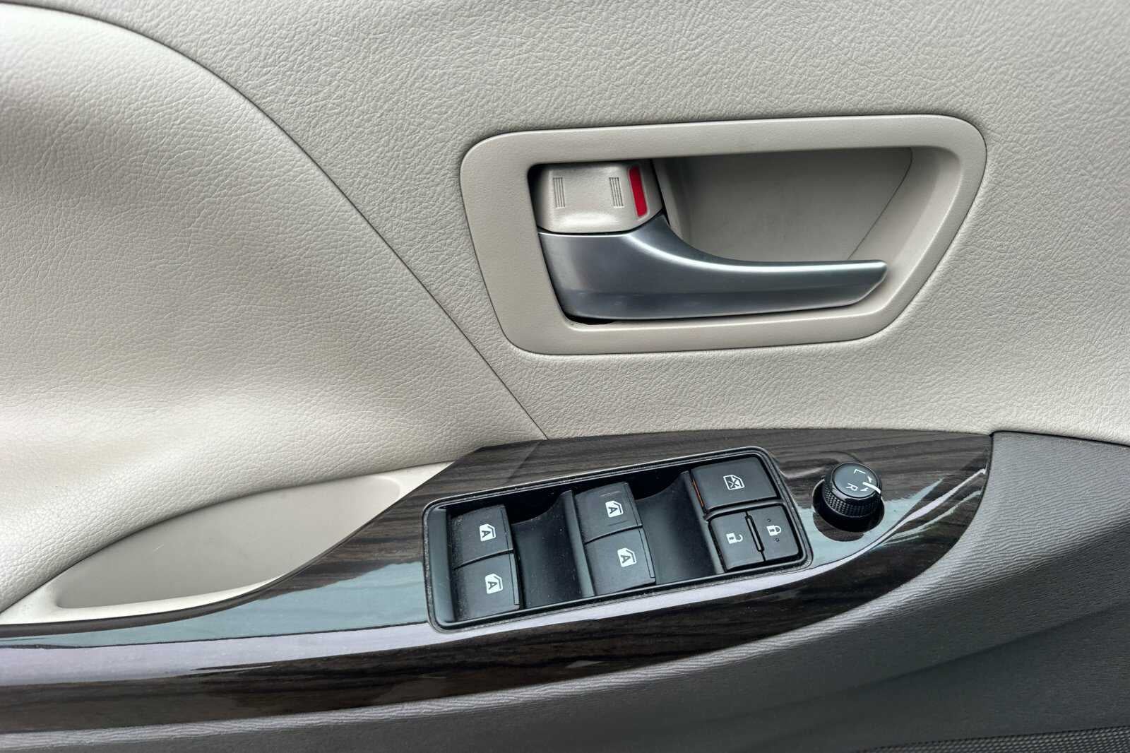 2017 Toyota Sienna XLE 4D Passenger Van