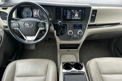 2017 Toyota Sienna XLE 4D Passenger Van