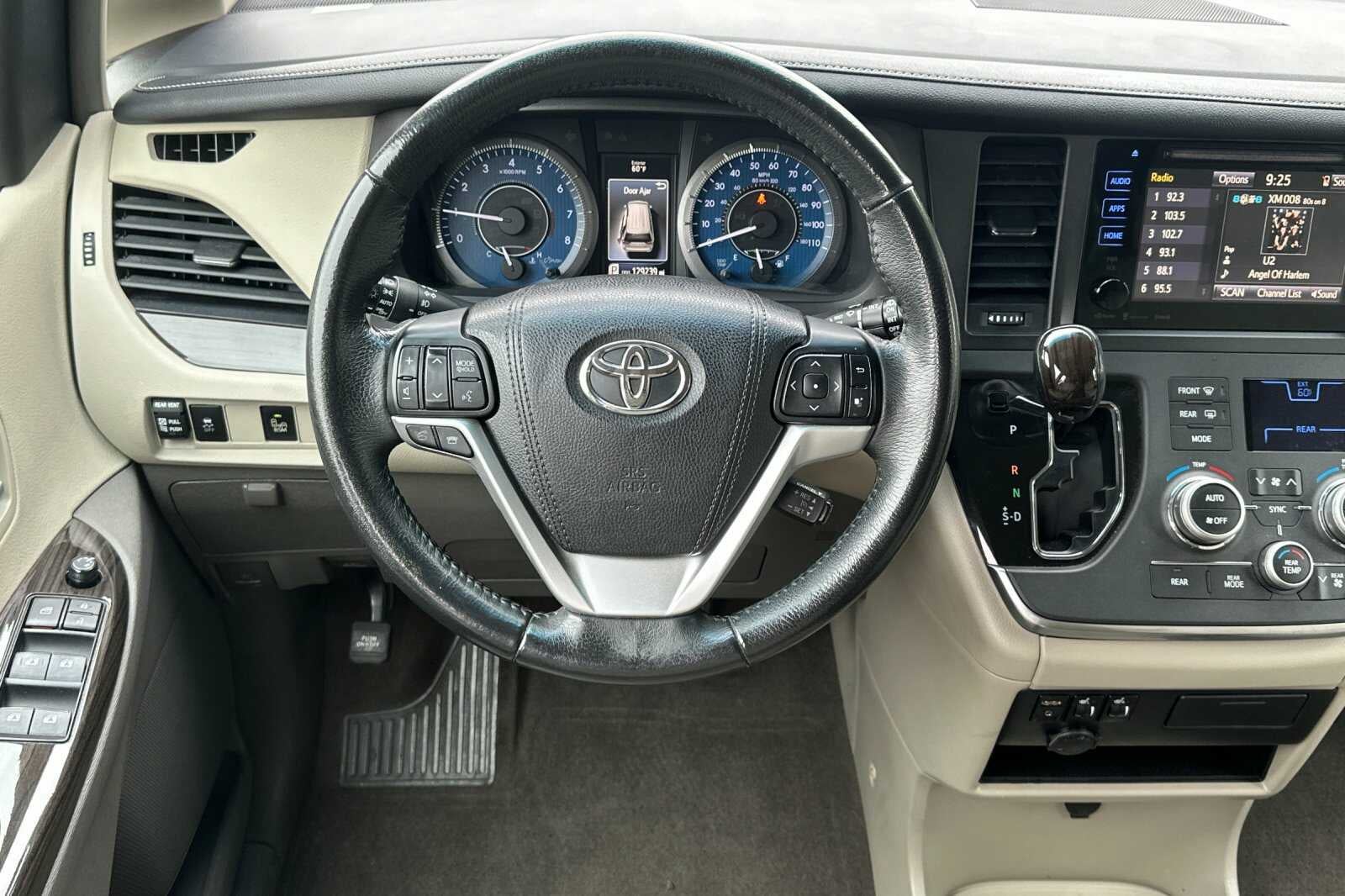 2017 Toyota Sienna XLE 4D Passenger Van
