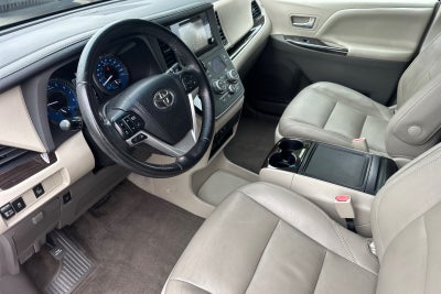 2017 Toyota Sienna XLE 4D Passenger Van