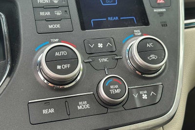 2017 Toyota Sienna XLE 4D Passenger Van