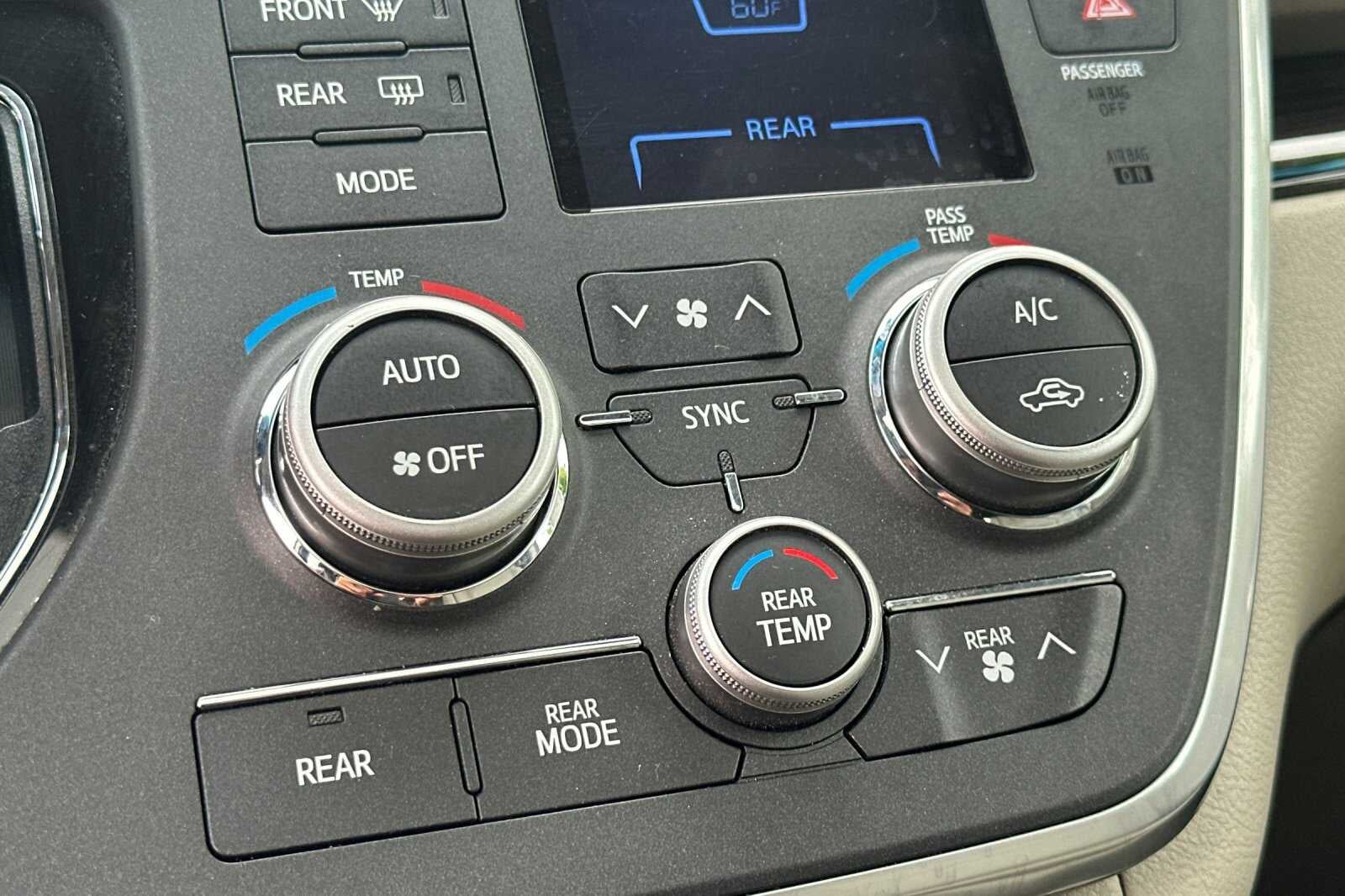 2017 Toyota Sienna XLE 4D Passenger Van