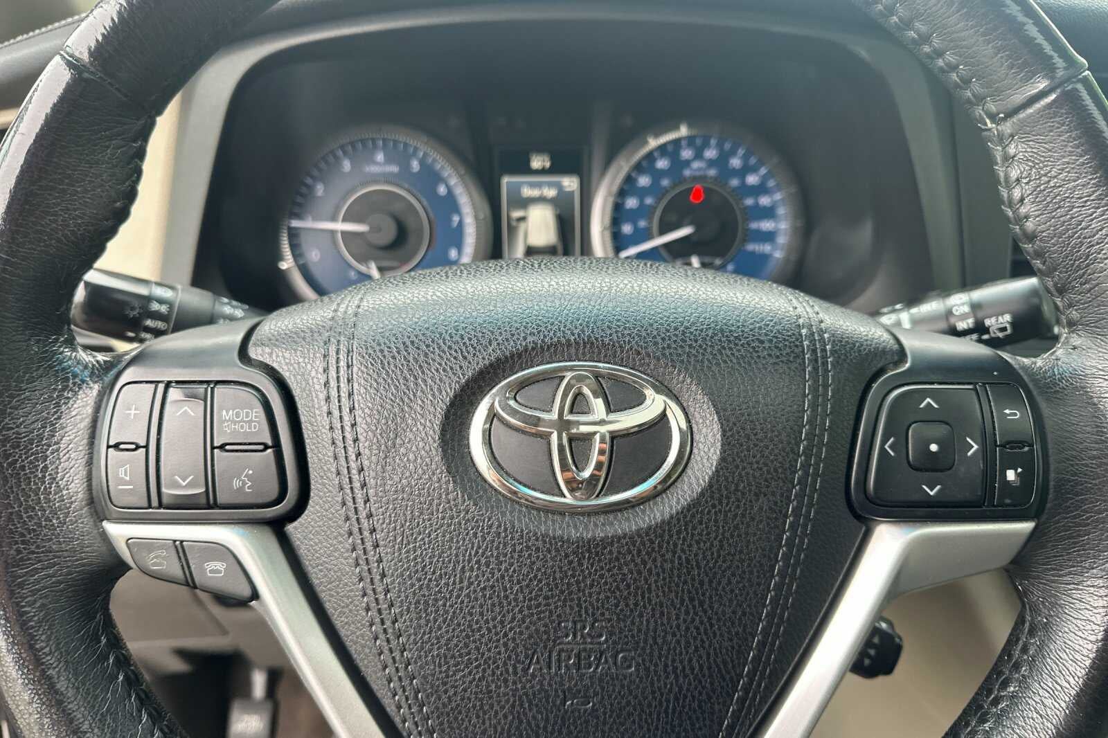 2017 Toyota Sienna XLE 4D Passenger Van