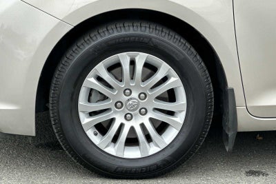 2017 Toyota Sienna XLE 4D Passenger Van