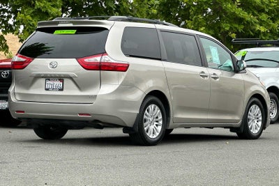 2017 Toyota Sienna XLE 4D Passenger Van