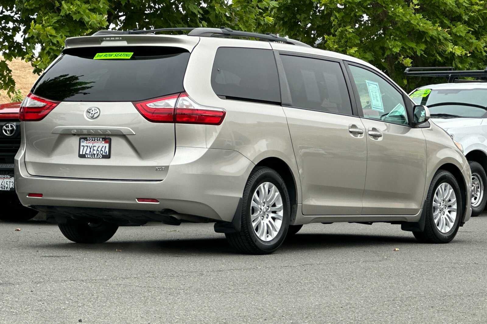 2017 Toyota Sienna XLE 4D Passenger Van