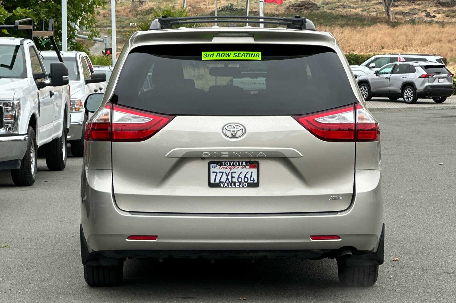 2017 Toyota Sienna XLE 4D Passenger Van