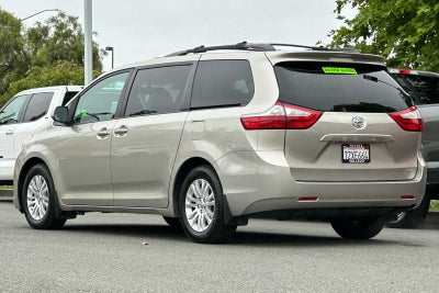 2017 Toyota Sienna XLE 4D Passenger Van