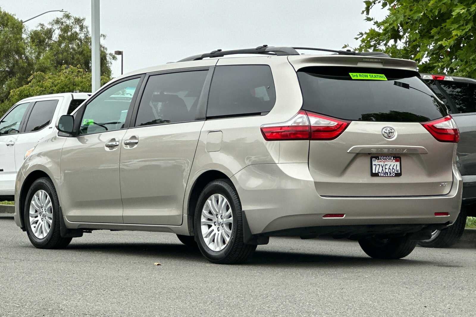 2017 Toyota Sienna XLE 4D Passenger Van