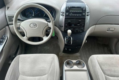 2008 Toyota Sienna LE 4D Passenger Van