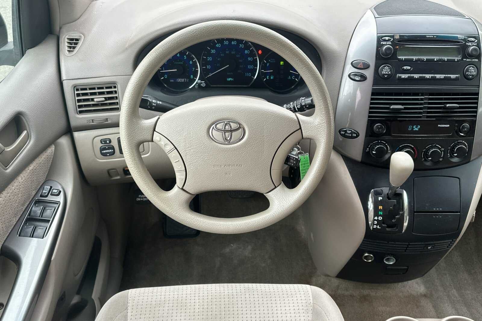 2008 Toyota Sienna LE 4D Passenger Van