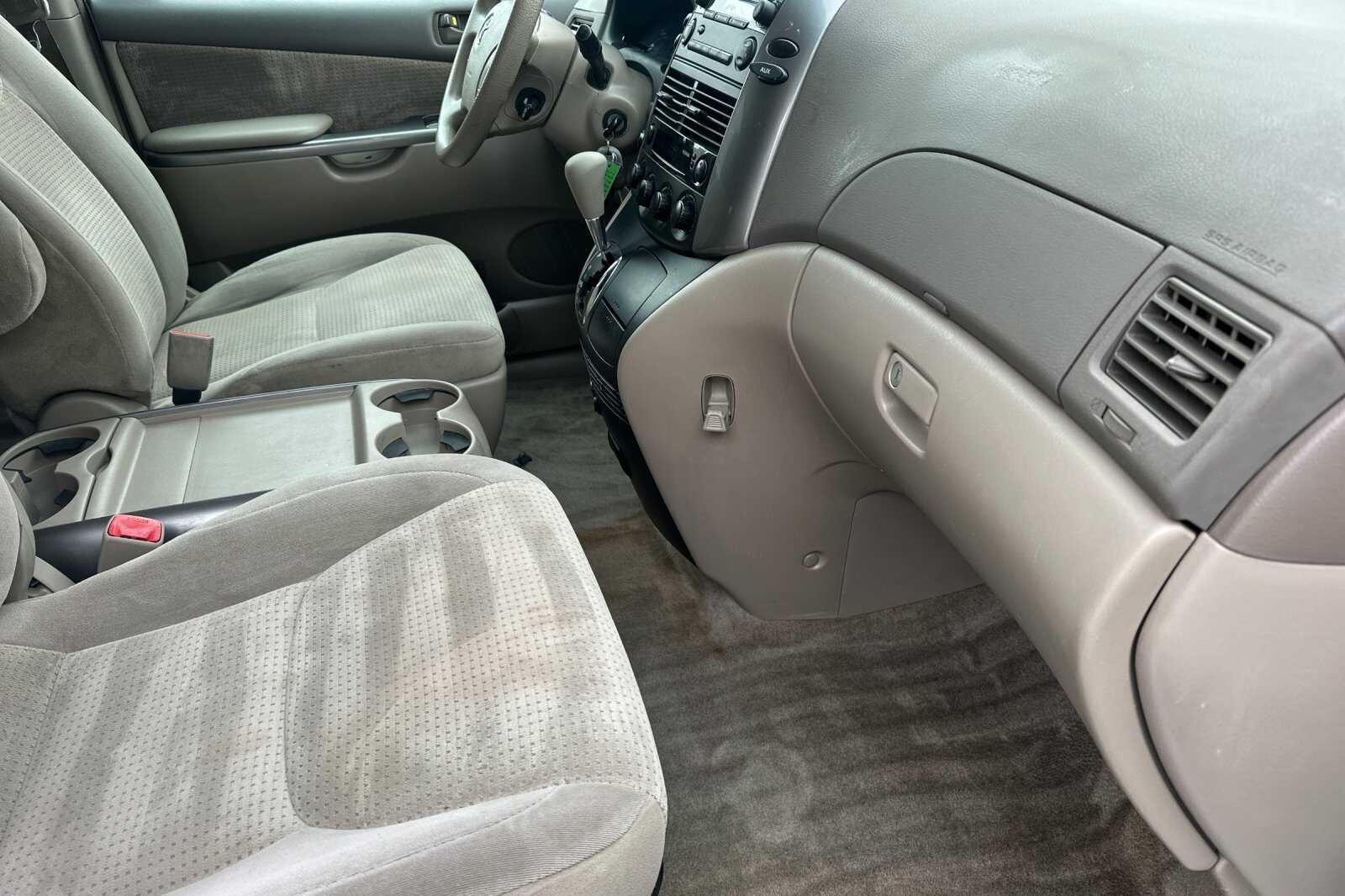 2008 Toyota Sienna LE 4D Passenger Van