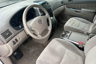 2008 Toyota Sienna LE 4D Passenger Van