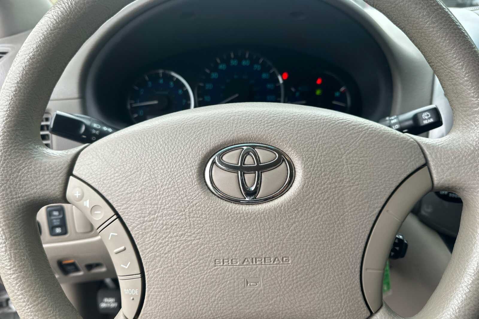 2008 Toyota Sienna LE 4D Passenger Van