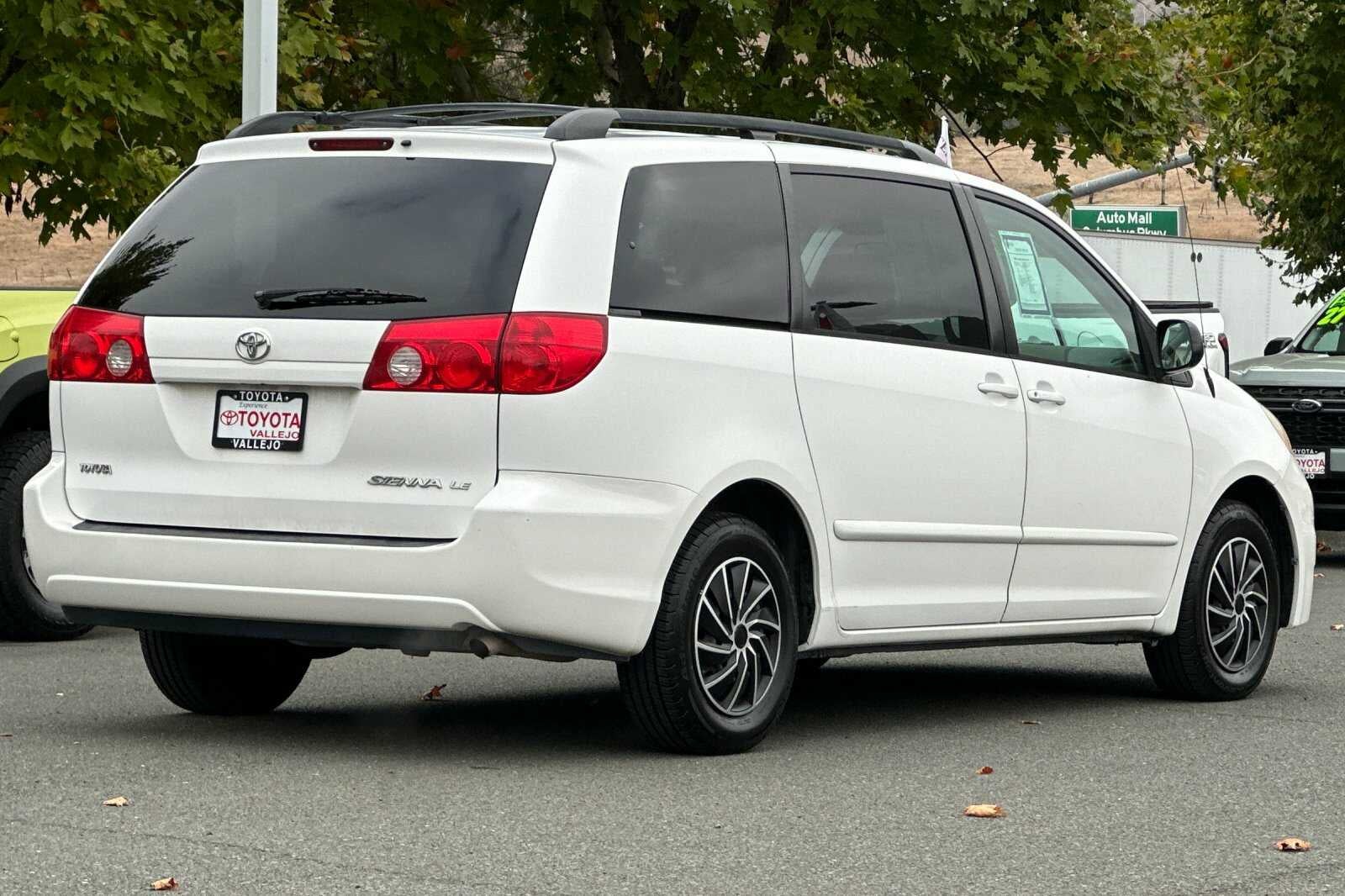 2008 Toyota Sienna LE 4D Passenger Van