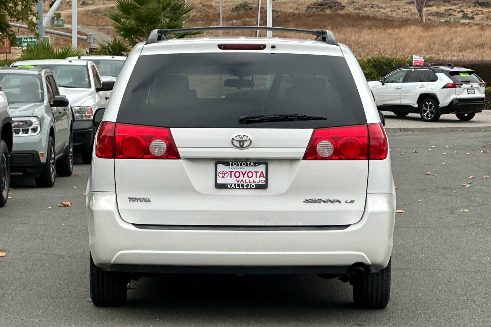 2008 Toyota Sienna LE 4D Passenger Van