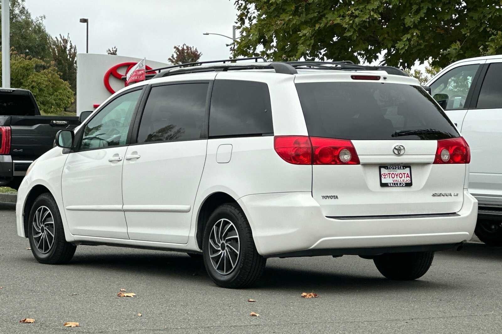 2008 Toyota Sienna LE 4D Passenger Van