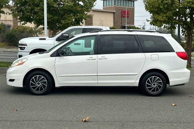 2008 Toyota Sienna LE 4D Passenger Van