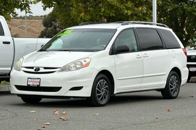 2008 Toyota Sienna LE 4D Passenger Van