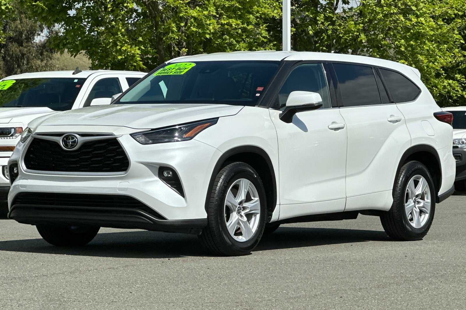2022 Toyota Highlander LE