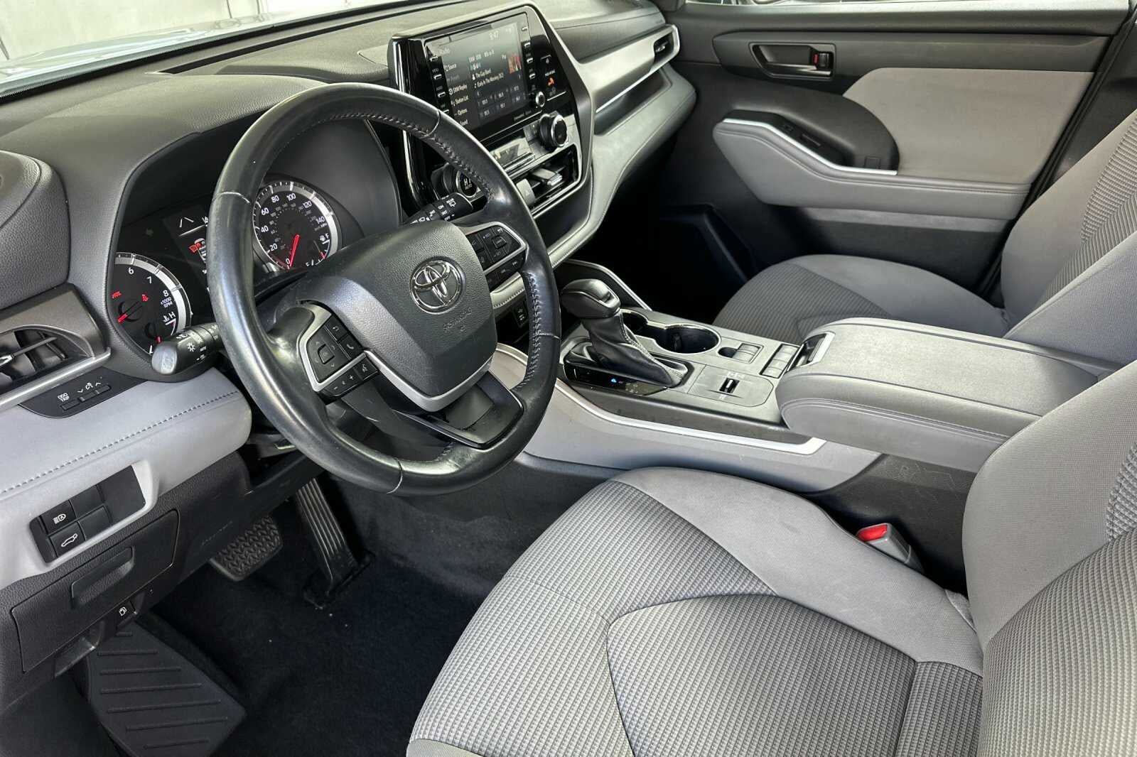 2022 Toyota Highlander LE