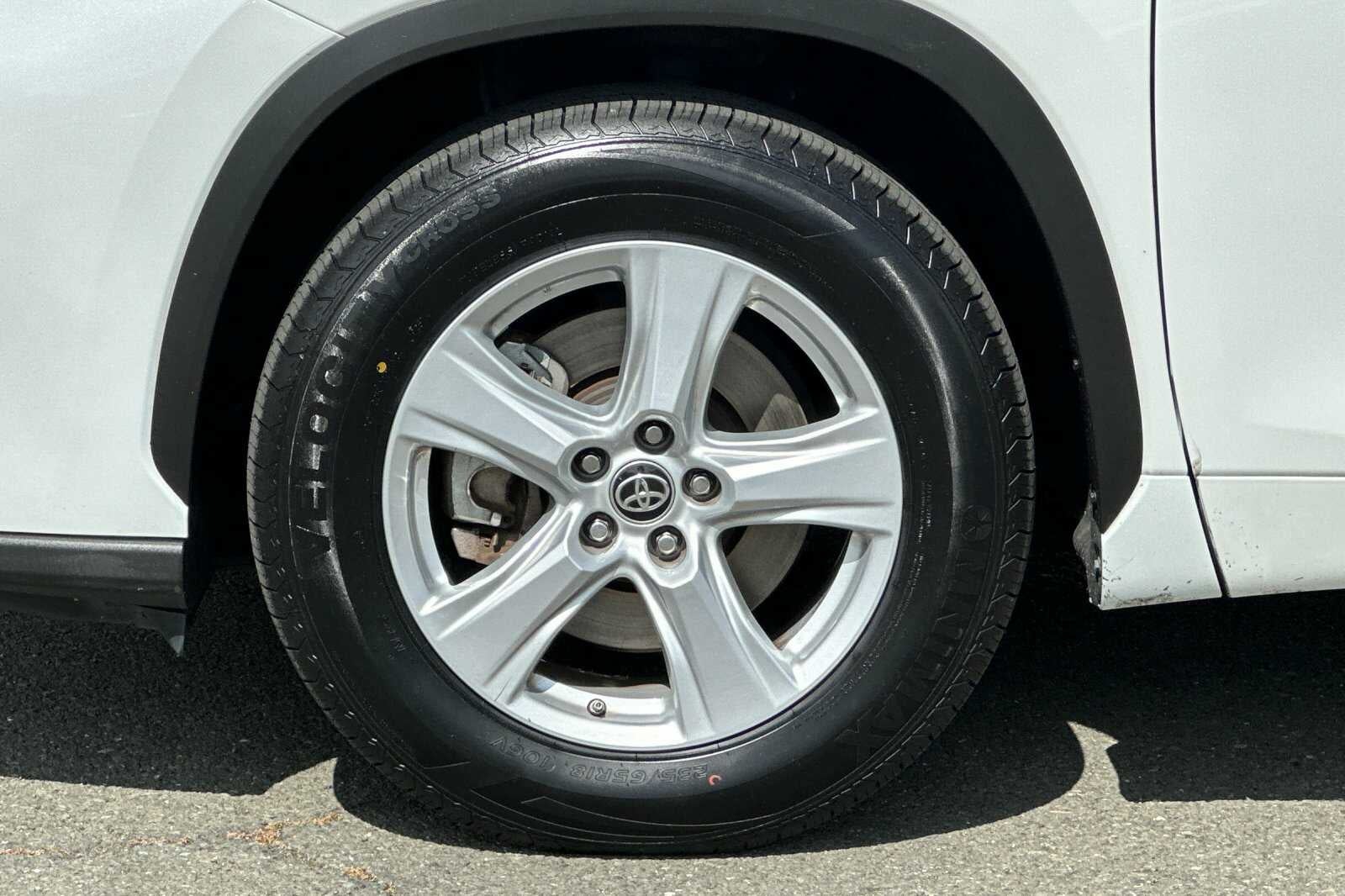 2022 Toyota Highlander LE
