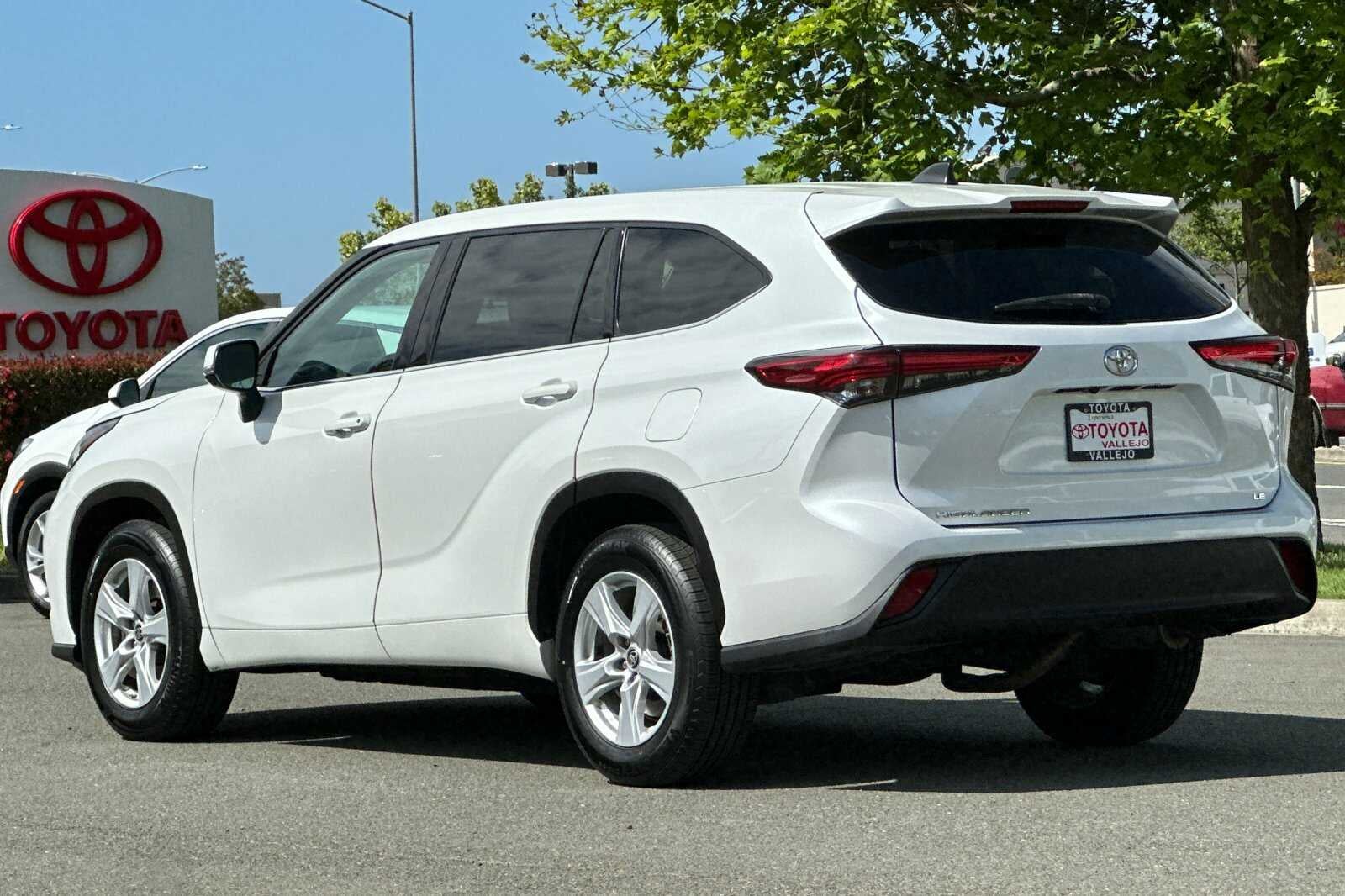 2022 Toyota Highlander LE