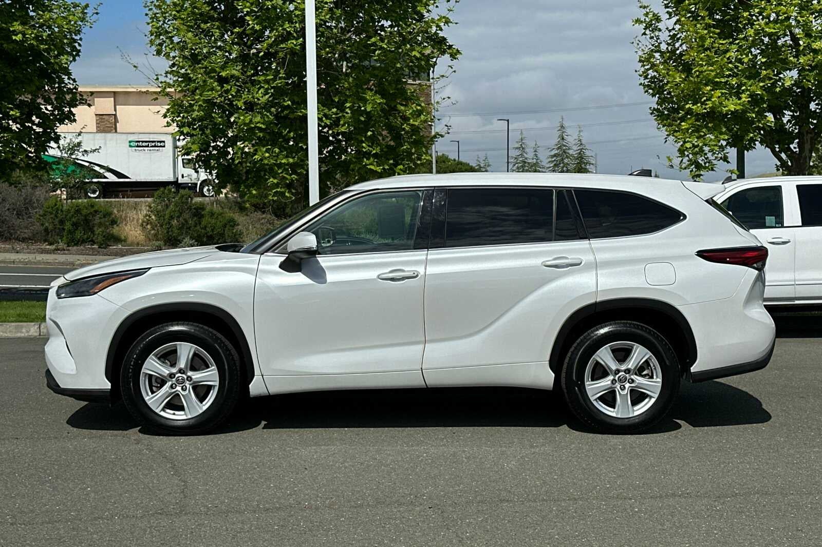2022 Toyota Highlander LE