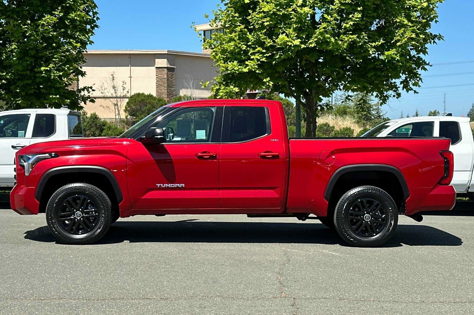 2023 Toyota Tundra 4WD SR5