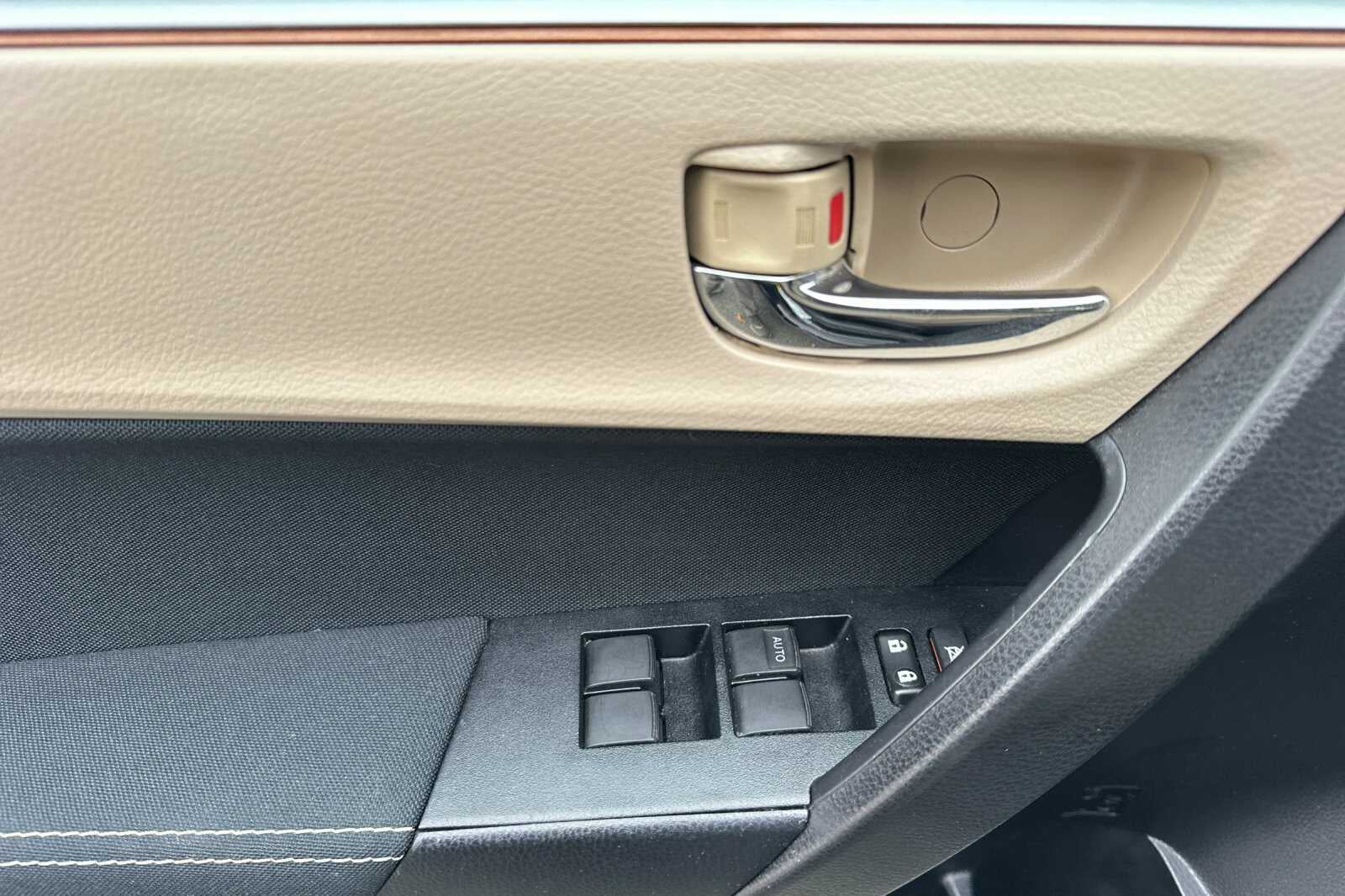 2015 Toyota Corolla LE 4D Sedan