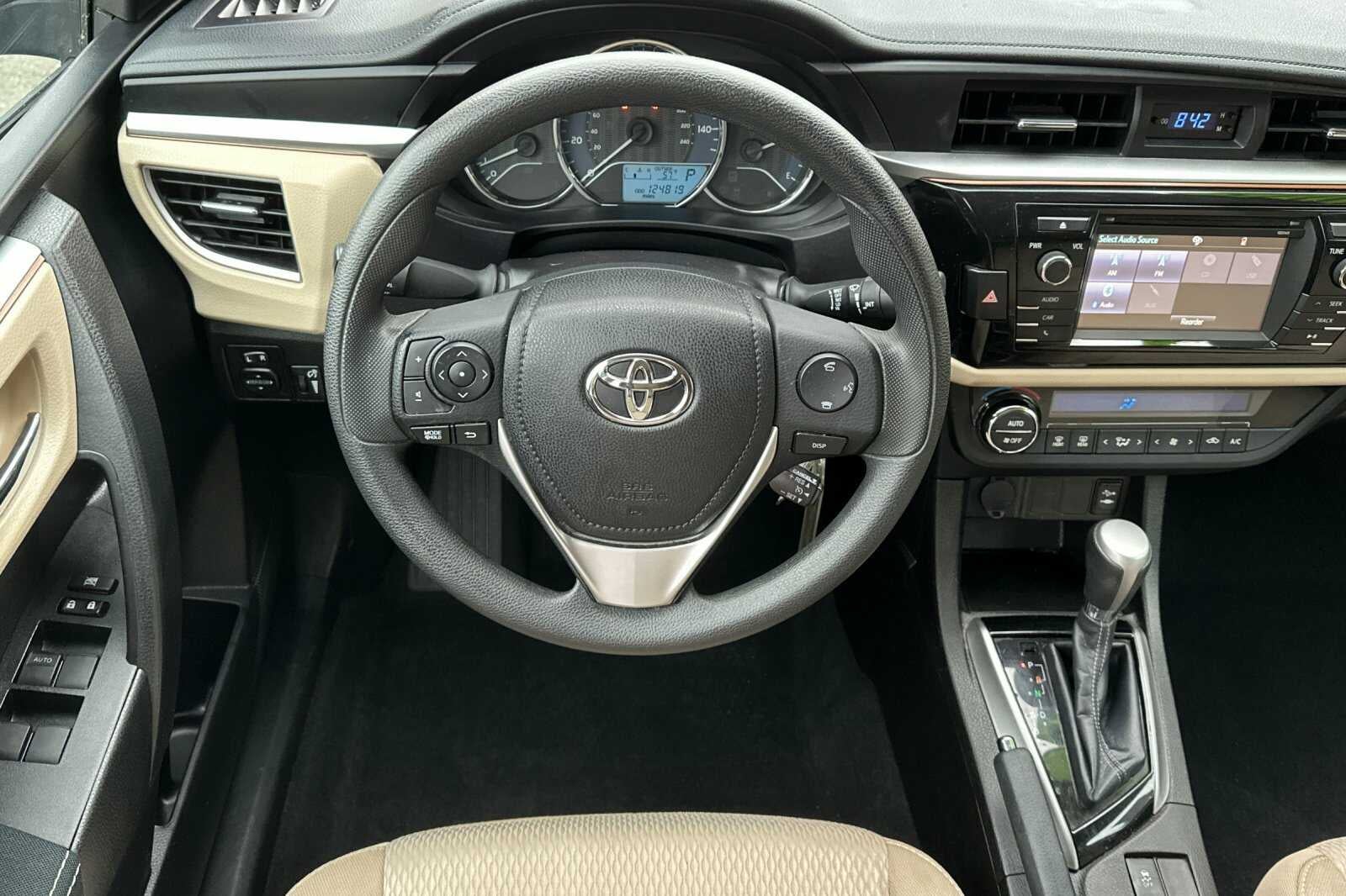 2015 Toyota Corolla LE 4D Sedan