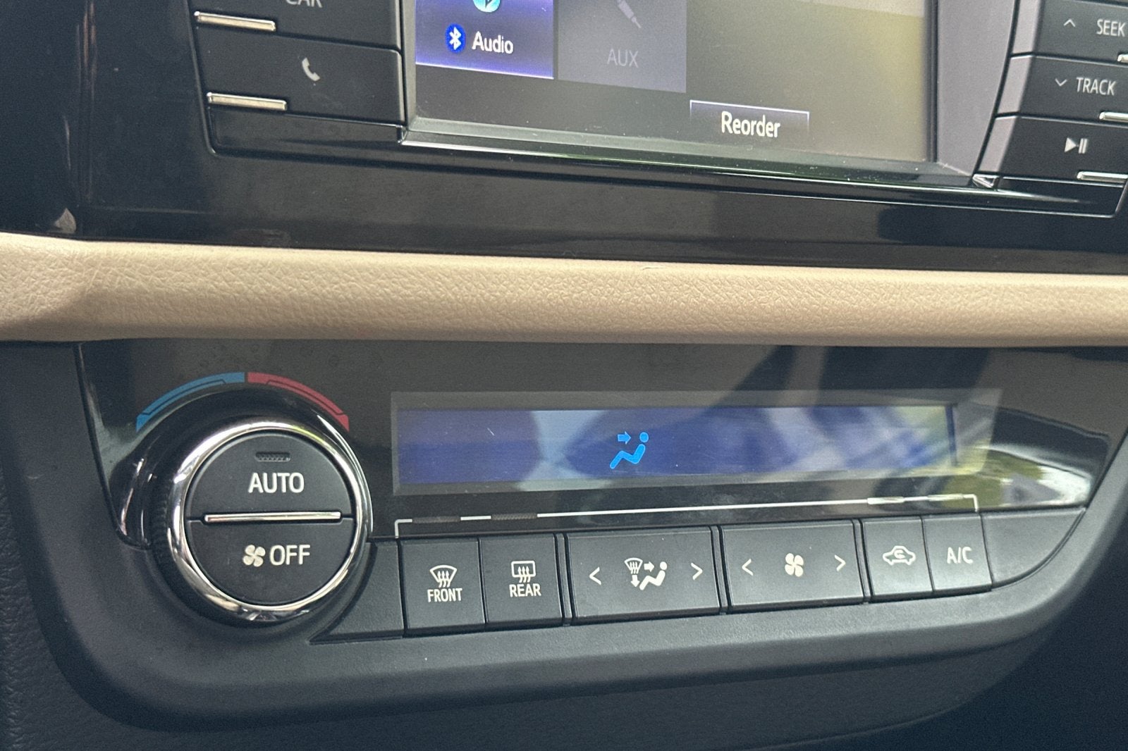 2015 Toyota Corolla LE 4D Sedan