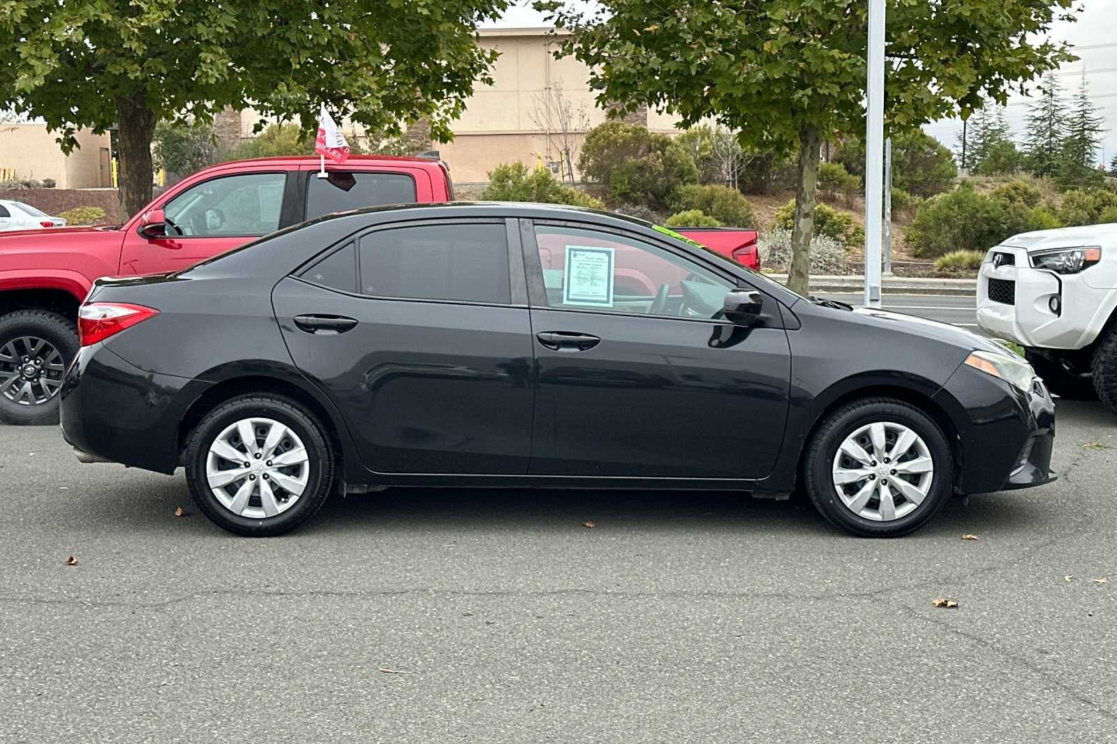 2015 Toyota Corolla LE 4D Sedan