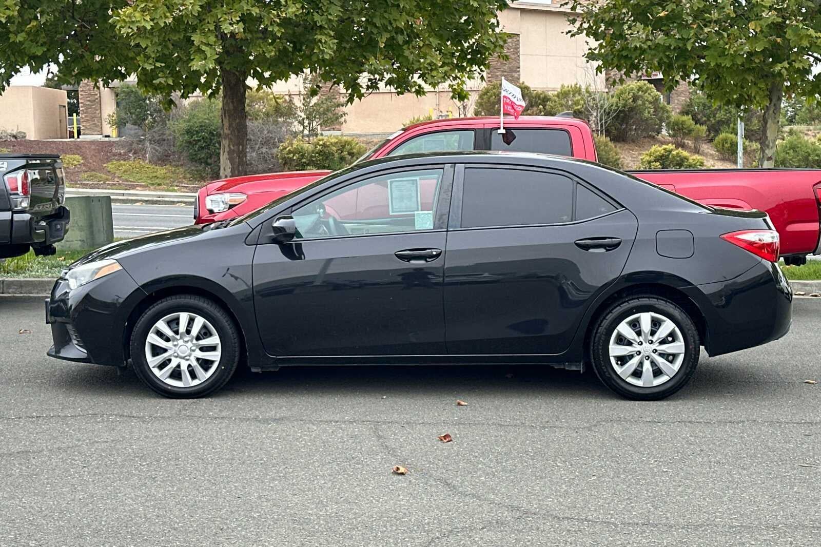 2015 Toyota Corolla LE 4D Sedan