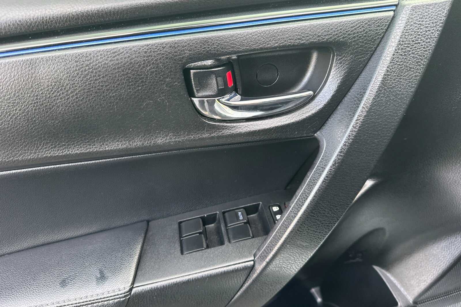 2017 Toyota Corolla SE 4D Sedan