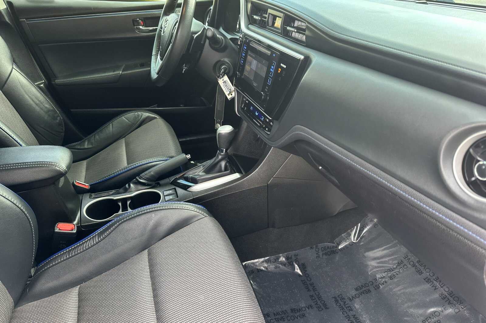 2017 Toyota Corolla SE 4D Sedan