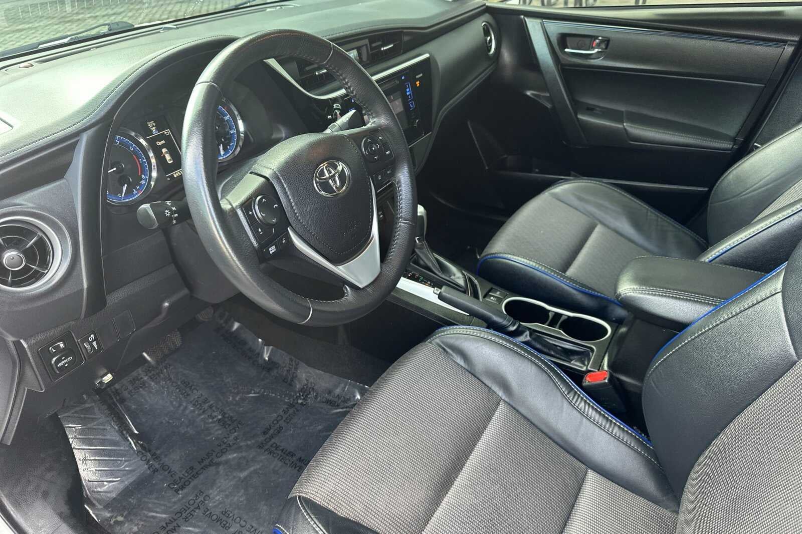 2017 Toyota Corolla SE 4D Sedan