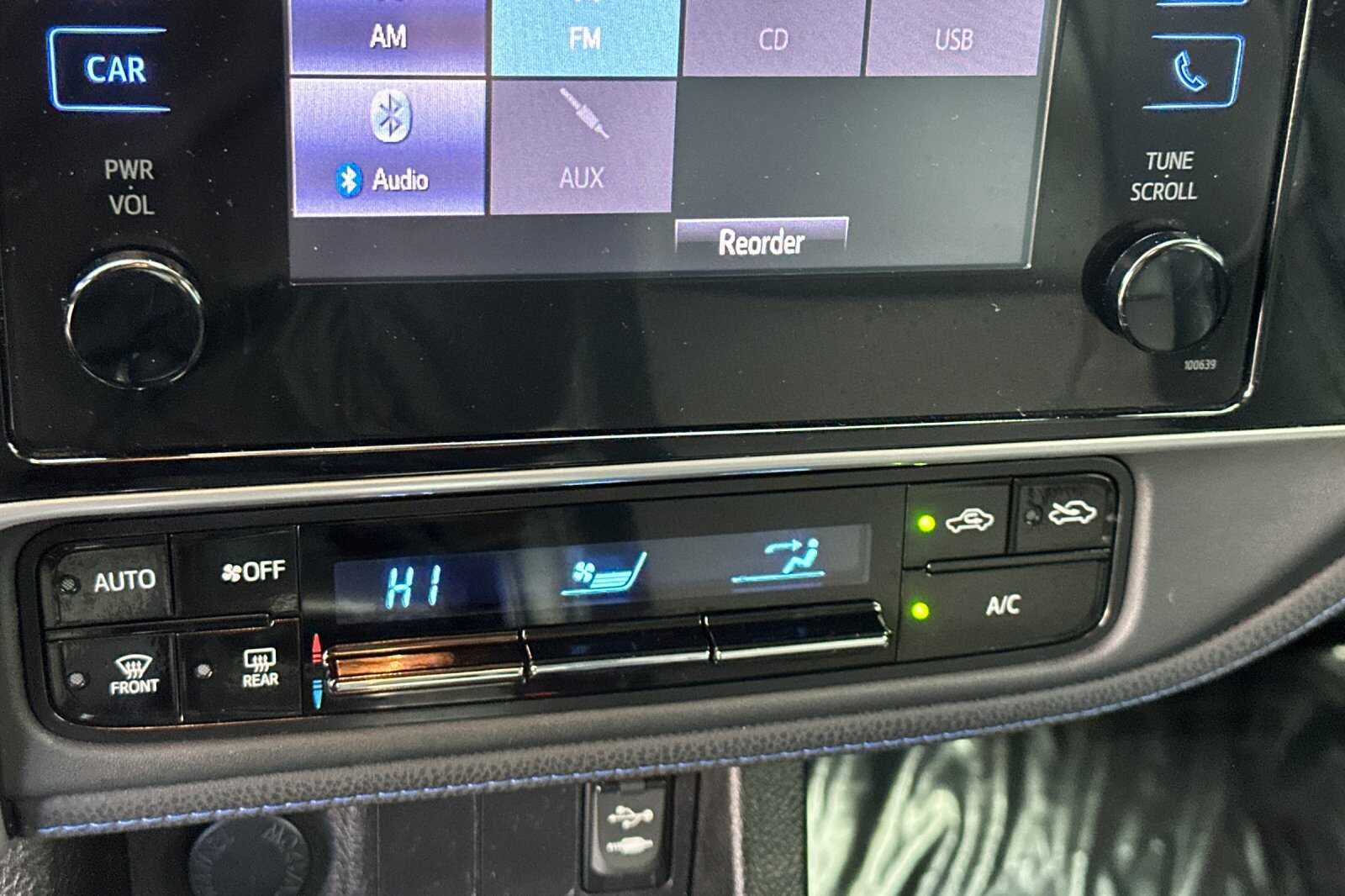 2017 Toyota Corolla SE 4D Sedan