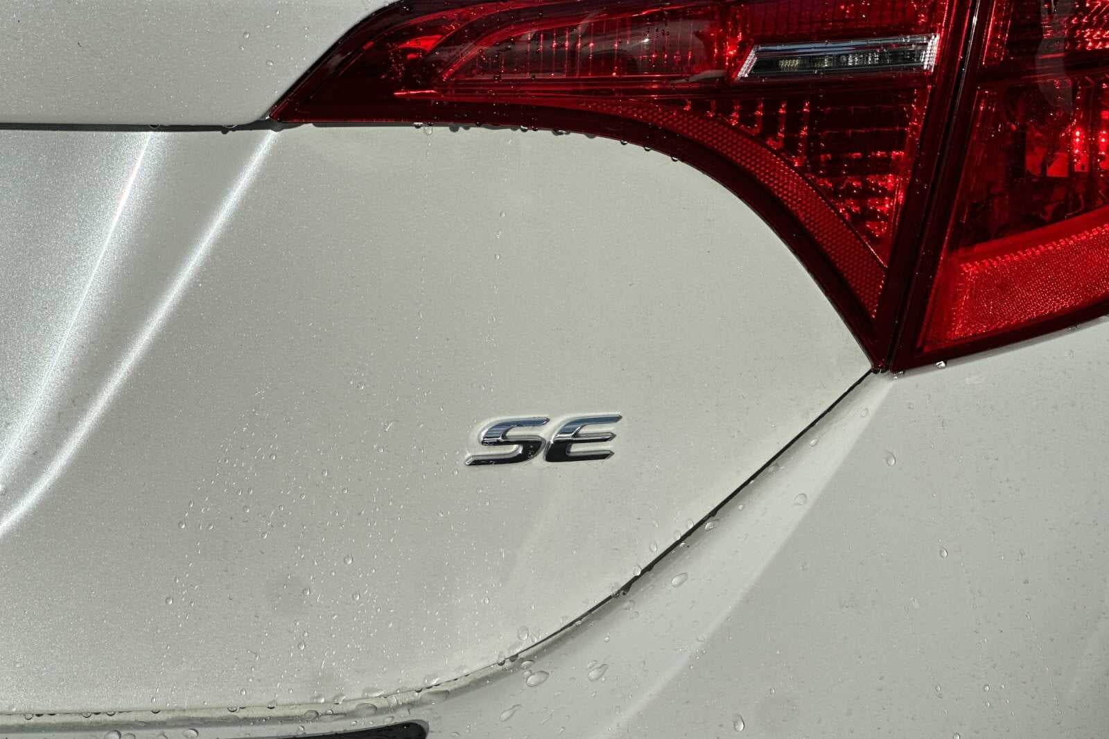 2017 Toyota Corolla SE 4D Sedan