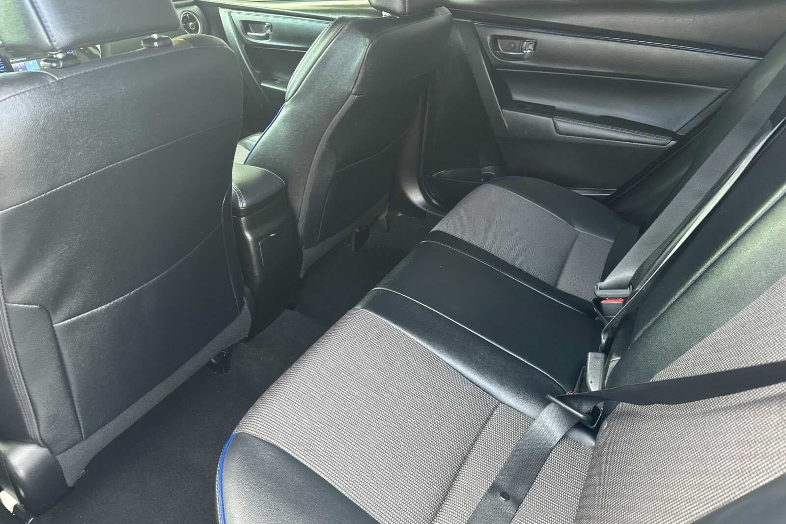 2017 Toyota Corolla SE 4D Sedan